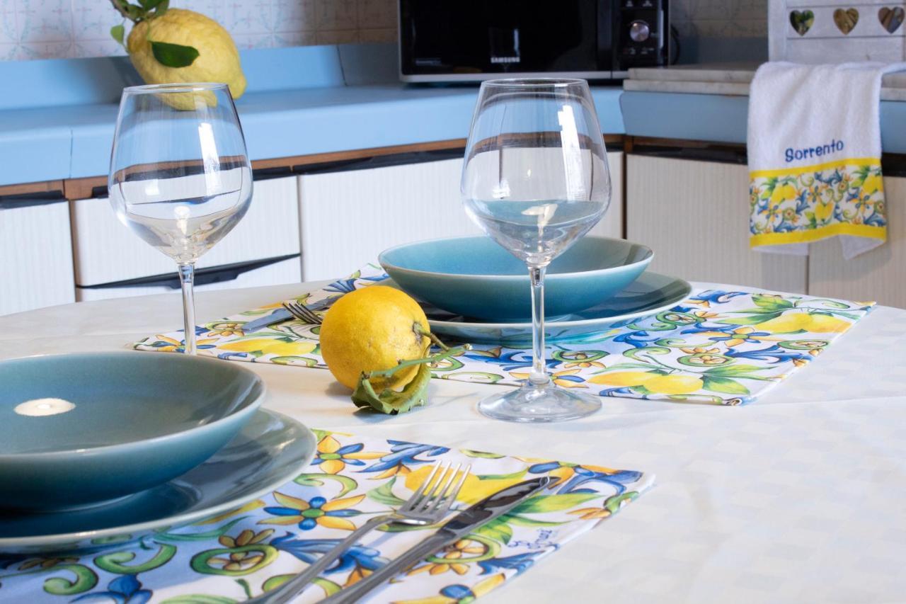 Apartament Casa Derosa In Sorrento Centro Zewnętrze zdjęcie