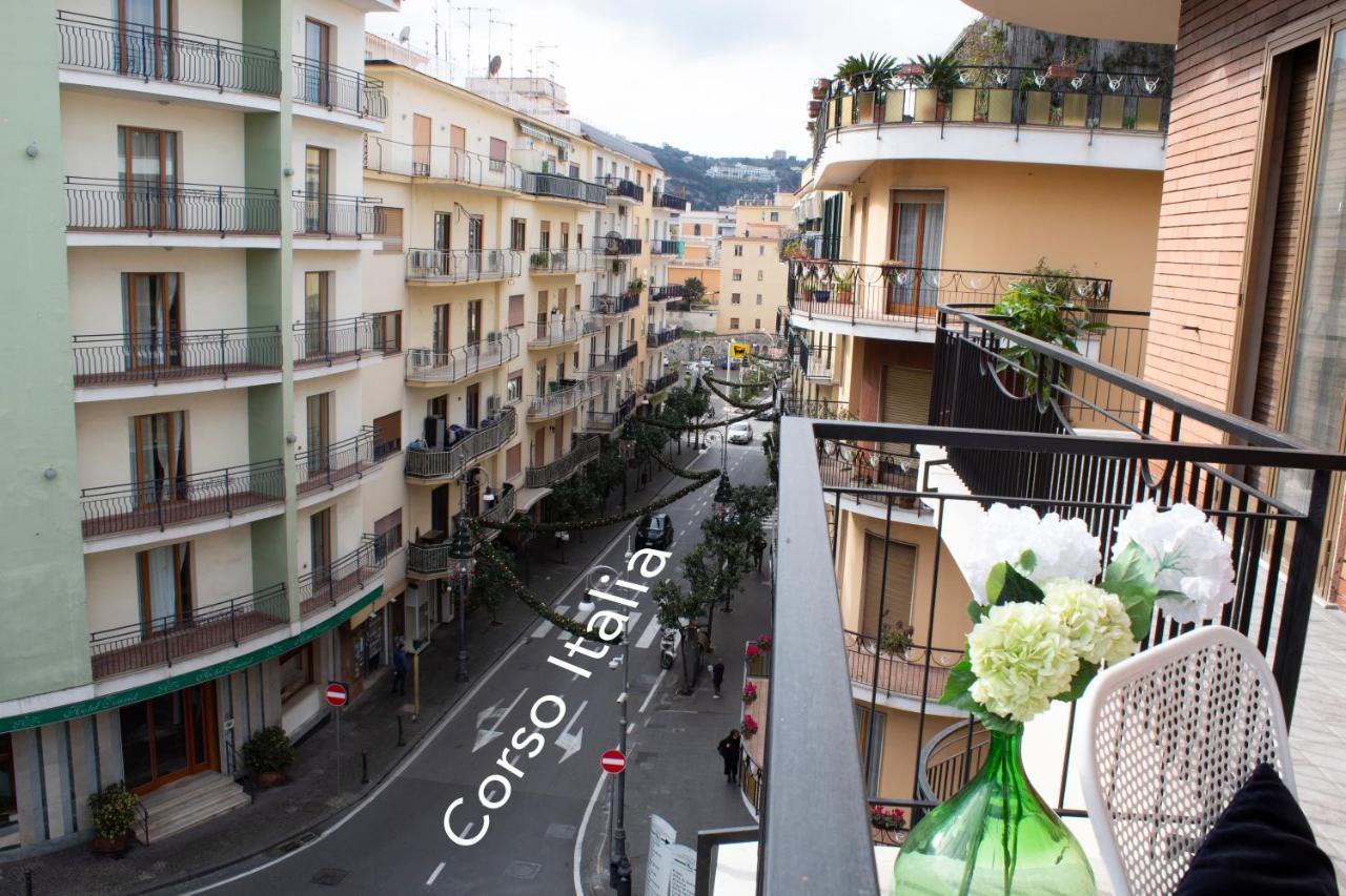 Apartament Casa Derosa In Sorrento Centro Zewnętrze zdjęcie